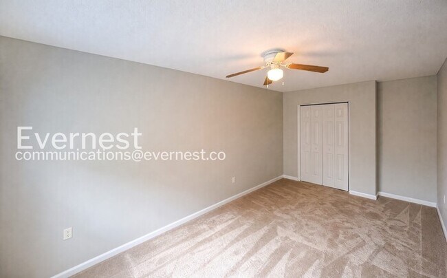 Building Photo - Spacious Town Home with Fenced Yard and Modern Amenities | Pet Friendly | Available Soon!