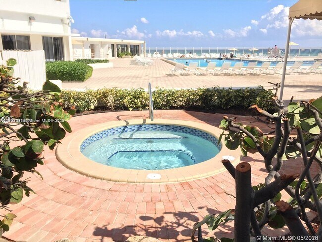 Building Photo - 3505 S Ocean Dr