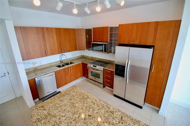 Building Photo - 1945 S Ocean Dr