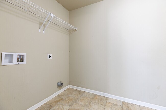 Building Photo - 2415 Bell Manor Dr SW