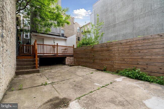 Building Photo - 1813 W Thompson St