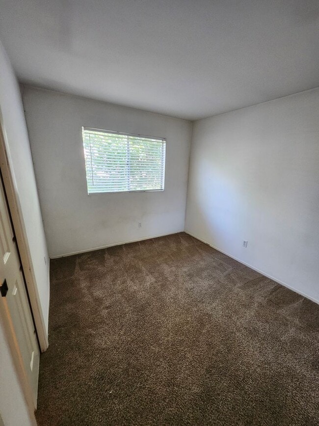 Building Photo - Beautiful 2 bedroom 1.75  bath Home Alta Loma