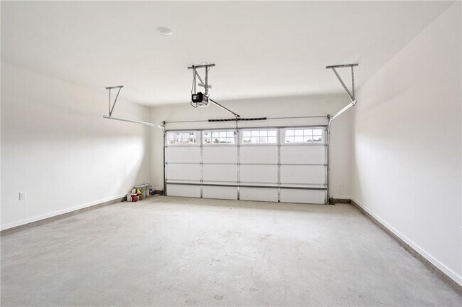 Building Photo - 6072 Knickerbocker St