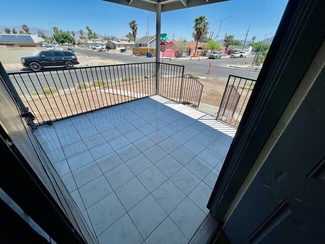 Building Photo - 397 N 15th St