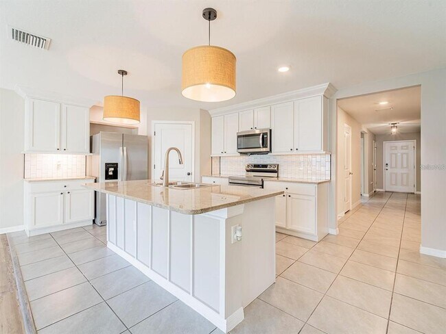 Building Photo - 13748 Wineberry Dr