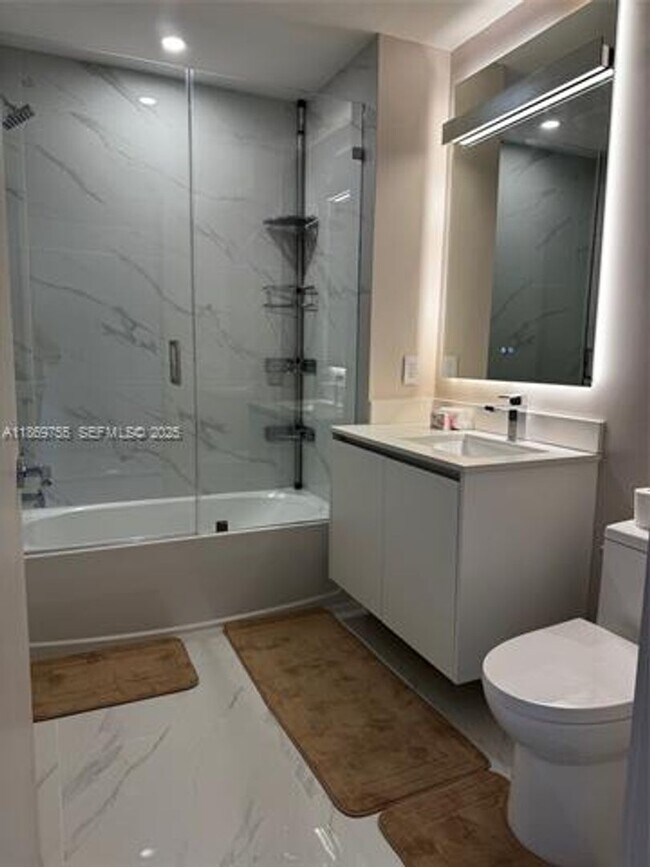 Building Photo - 700 NE 24th St