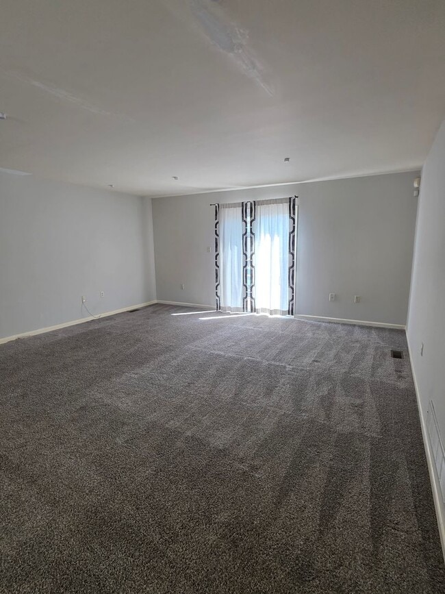 Building Photo - Browntown Twin Home