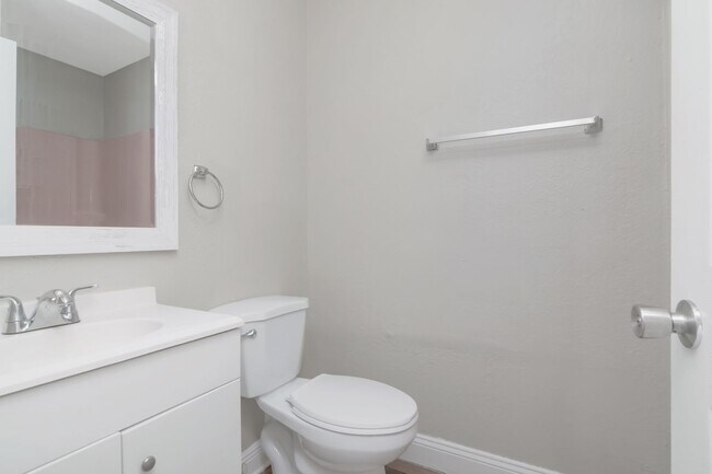Building Photo - Fully Renovated 3BR/2BA Rental in Bradenton, FL — $1,895/Month, Pest Control, Trash & Lawn Care I...