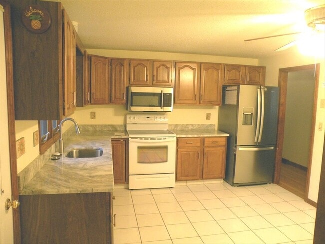 Building Photo - 17 Brad Rd