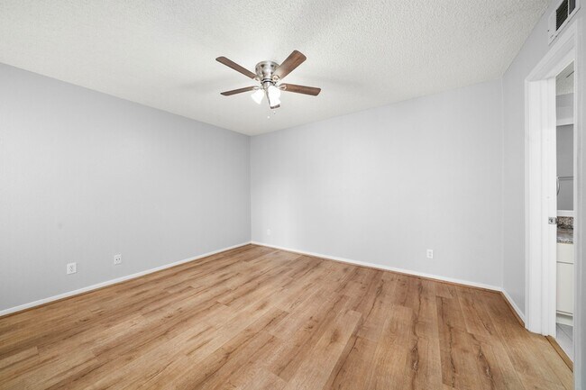 Building Photo - 2750 Holly Hall St