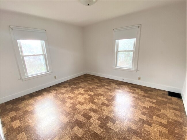 Building Photo - 105 Helen St