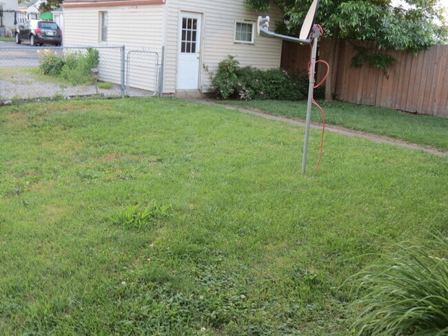 Building Photo - 2743 Thorndale Ave
