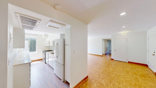 Building Photo - 1300 Queens Rd