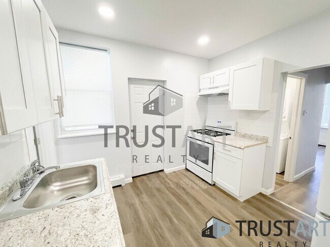 Building Photo - 3347 Frankford Ave