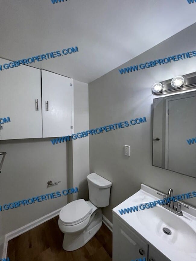 Building Photo - Rent Ready / / Charming 3 Bedoom Home with...