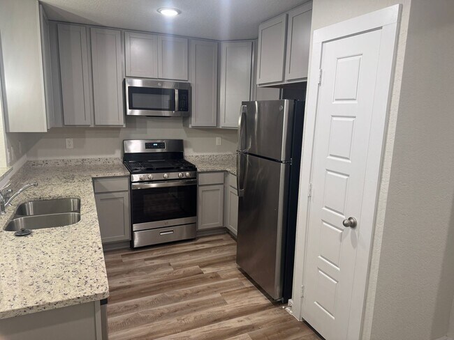 Building Photo - Stylish, Spacious & Close to It All – Your Ideal Townhome Awaits!