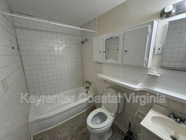 Building Photo - 1026 43rd St