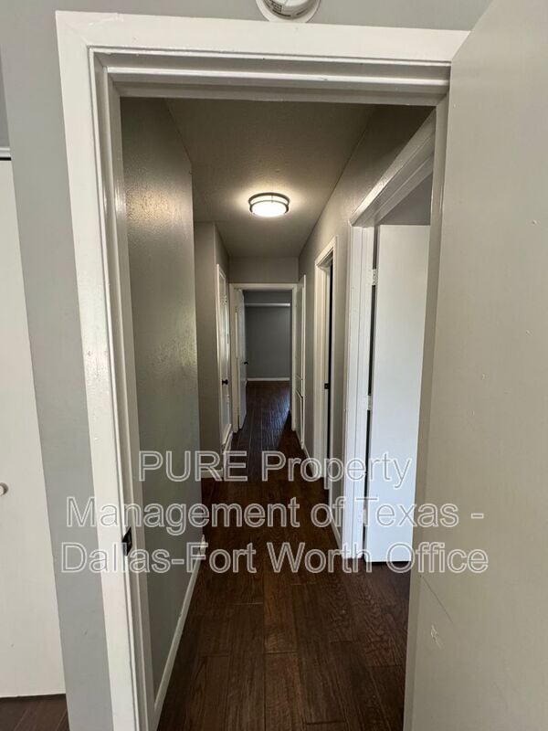 Building Photo - 4256 Ambrose Dr