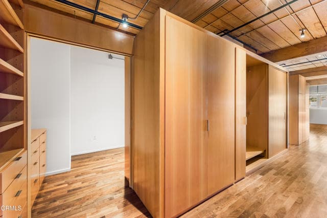 Building Photo - 530 S Hewitt St