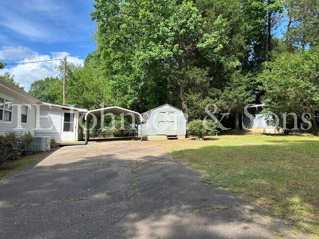 Building Photo - Secluded 2 Bedroom Manufactured Home