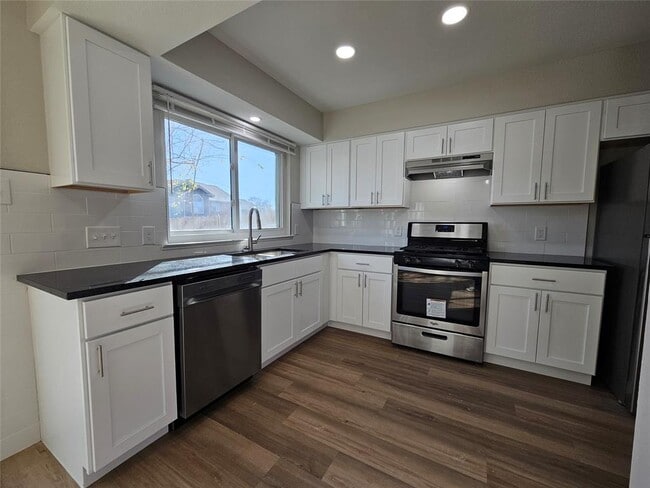 Building Photo - 1418 Hyridge Cir