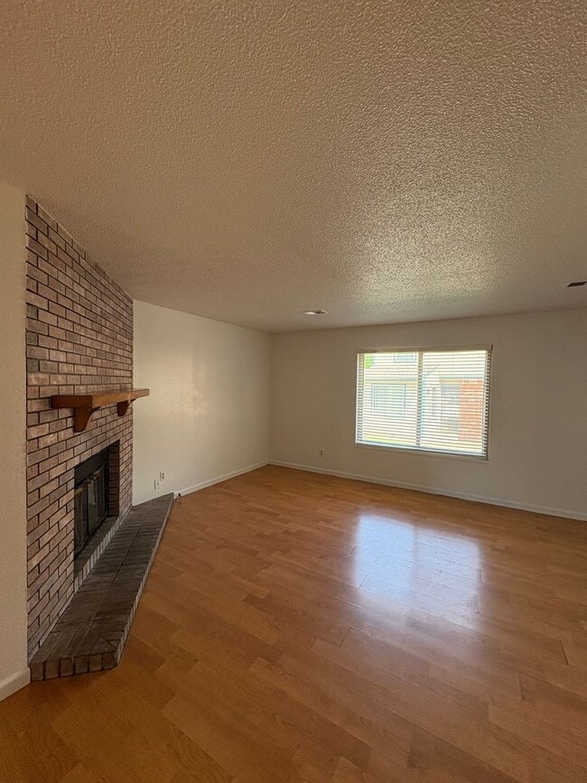 Building Photo - PRICE REDUCED - Updated 3 Bedroom 2.5 Bath...
