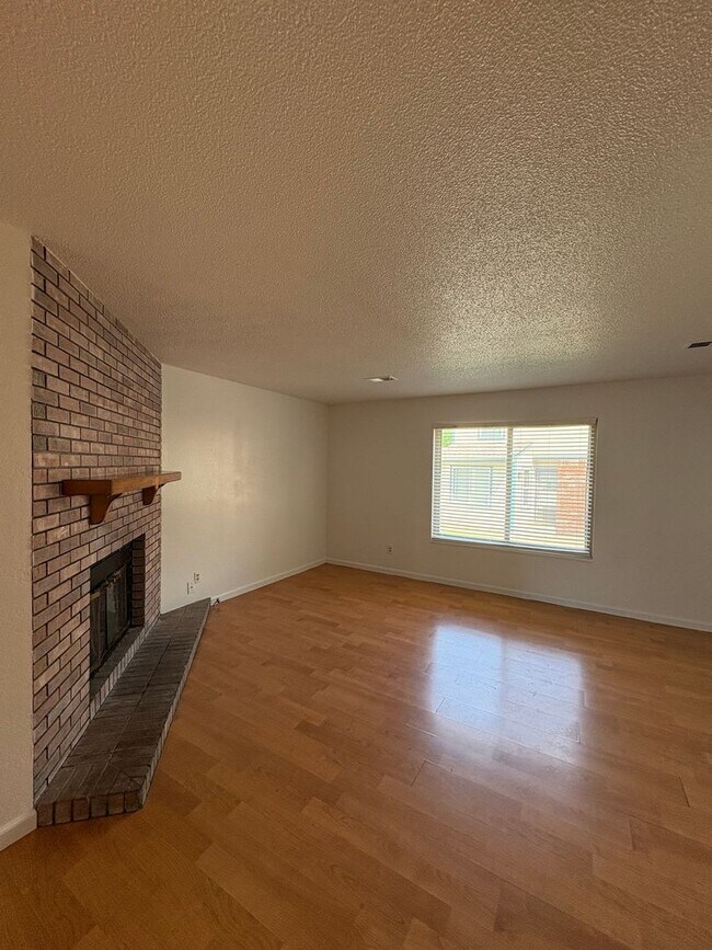 Primary Photo - Updated 3 Bedroom 2.5 Bath Townhome