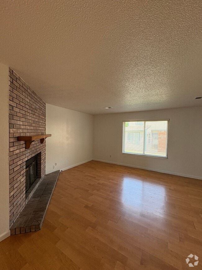 Building Photo - PRICE REDUCED - Updated 3 Bedroom 2.5 Bath...