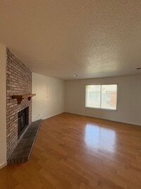 Building Photo - Updated 3 Bedroom 2.5 Bath Townhome