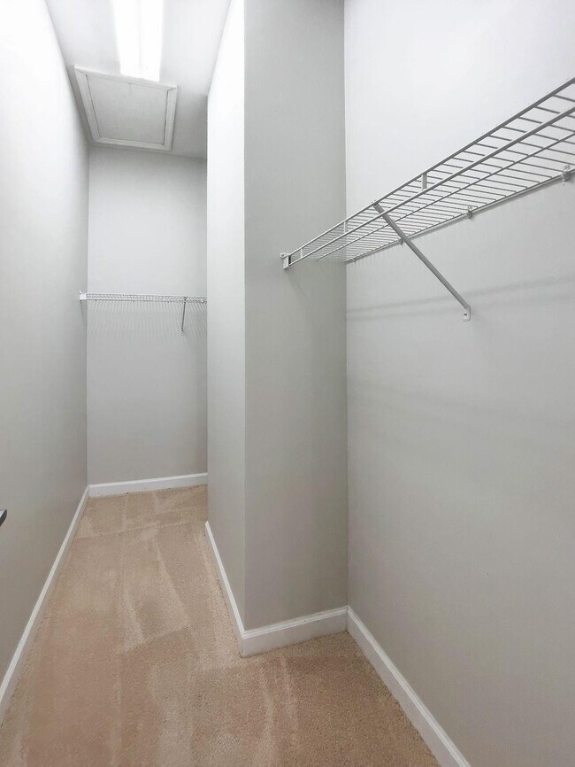 Building Photo - 2343 Vintage Dr