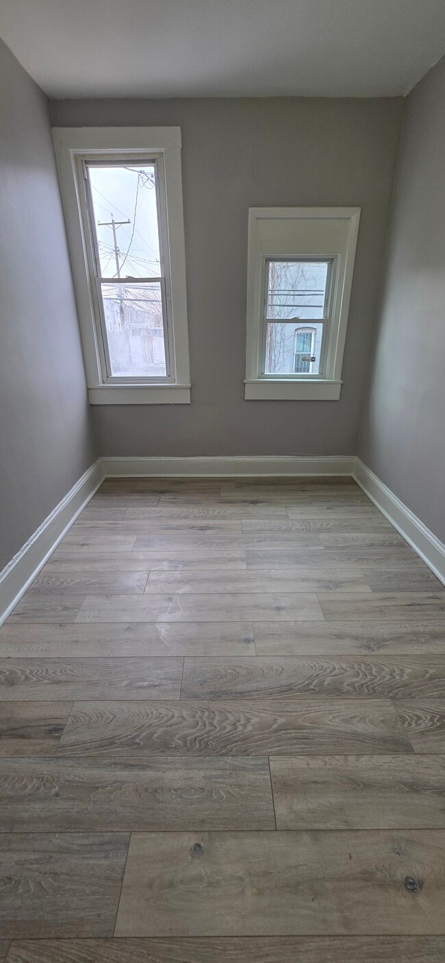 Building Photo - 2329 Windsor Ave