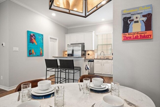 Building Photo - Welcome Home to the Heart of Addison!