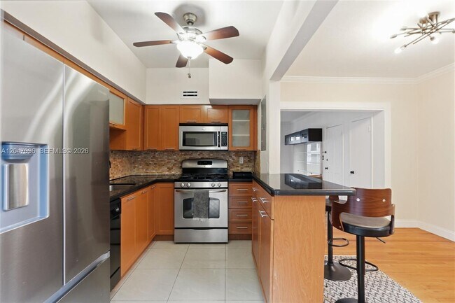 Building Photo - 9881 W Bay Harbor Dr