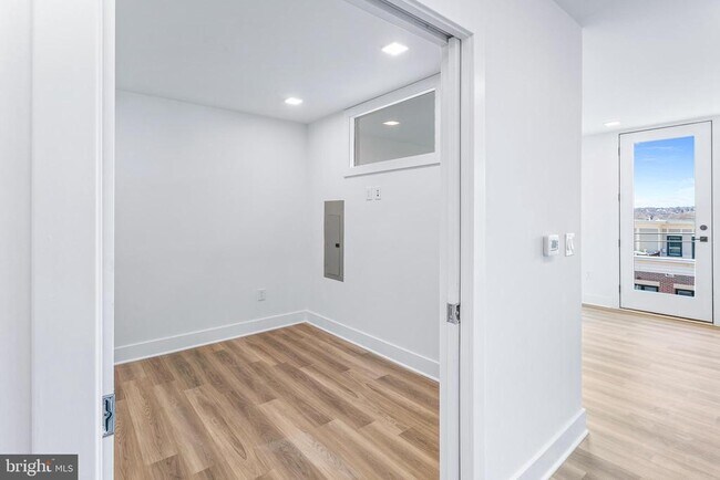 Building Photo - 701 N Henry St