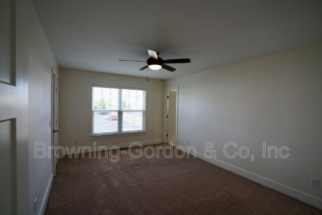 Building Photo - 110 W Mill Dr