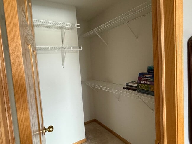 Building Photo - 2 Bed Plus LOFT - Great Location