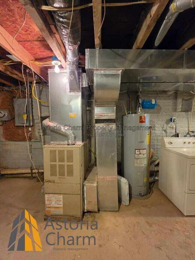 Building Photo - 1726 Darley Ave