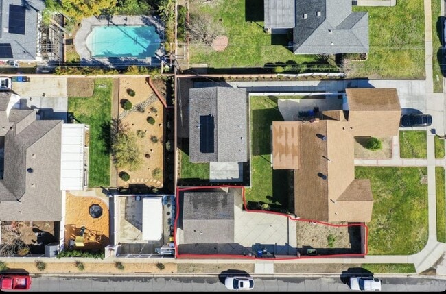 Building Photo - 3261 Cole Ave