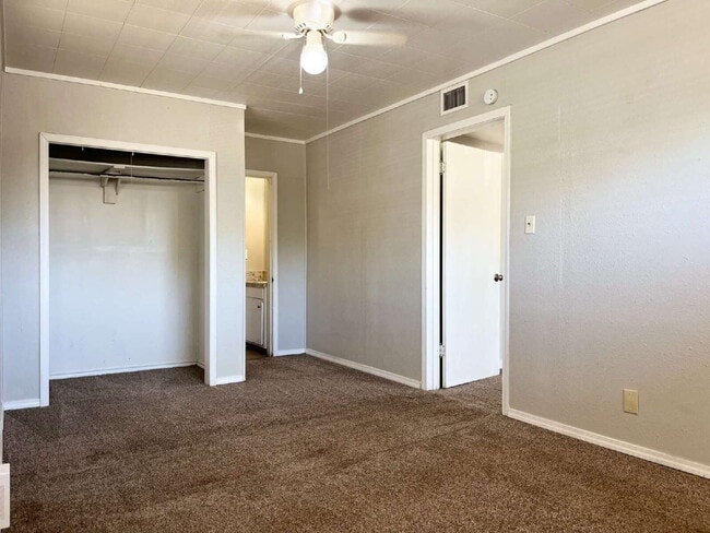 Building Photo - Charming 3 bedroom, 1.5 bathroom!