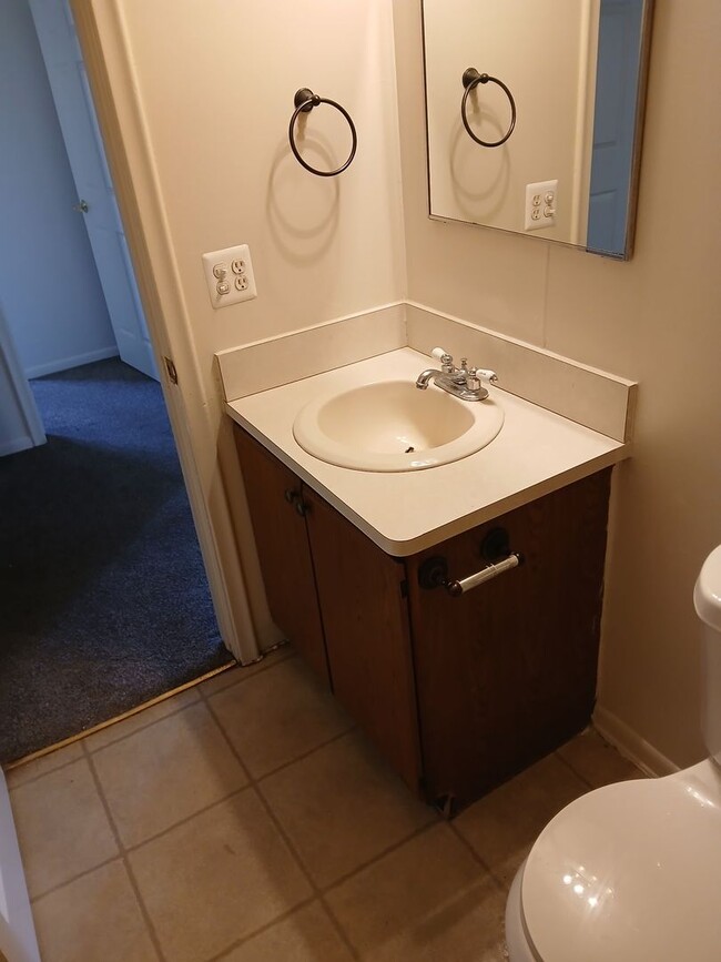 Building Photo - RANCH STYLE 2 BEDROOM DUPLEX FOR LEASE