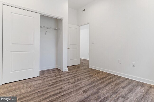 Building Photo - 980 N Marshall St