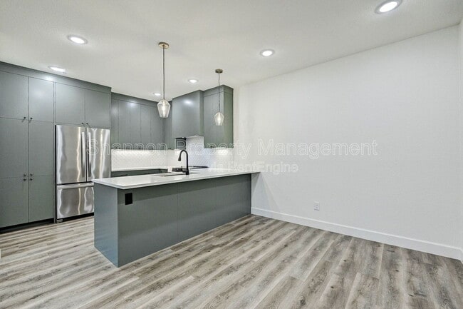 Building Photo - 2100 Tanglewilde St