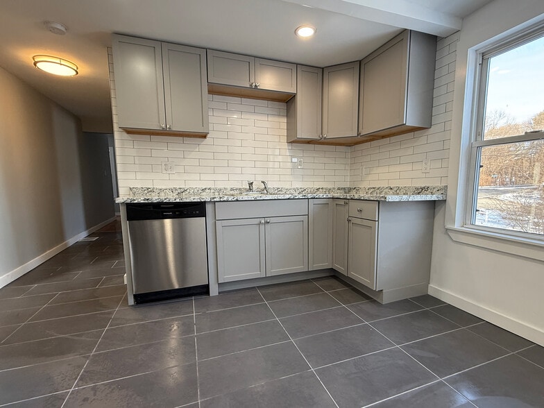 Building Photo - 712 East St