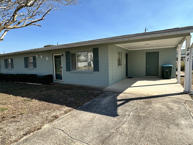 Building Photo - 241 Belaire Dr