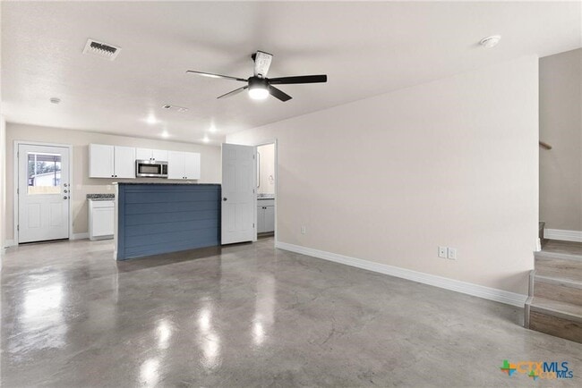 Building Photo - 803 White Meadow Ln