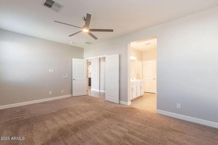 Building Photo - 598 Hazelnut Ln