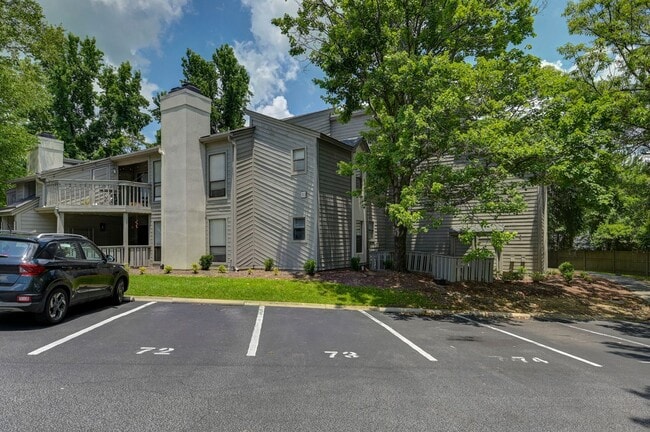 Building Photo - Updated 2BR/2BA Gem Minutes from Downtown Columbia!