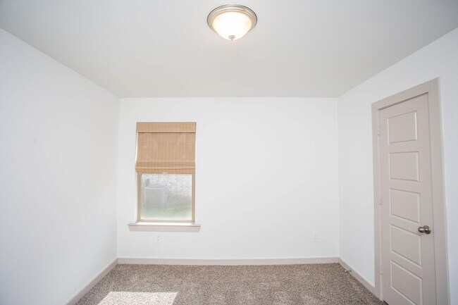 Building Photo - 2906 133rd St