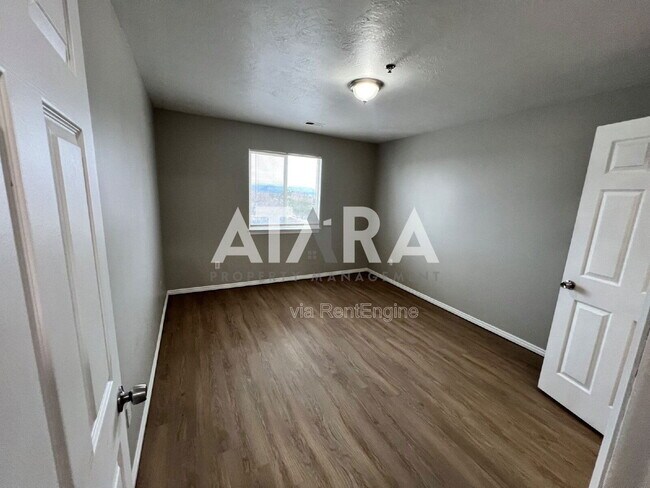 Building Photo - 4990 W 4850 S