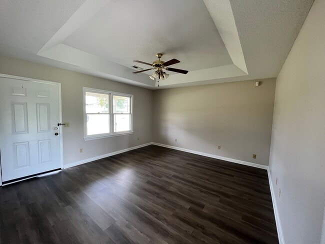 Building Photo - Cozy Home, Great Location!